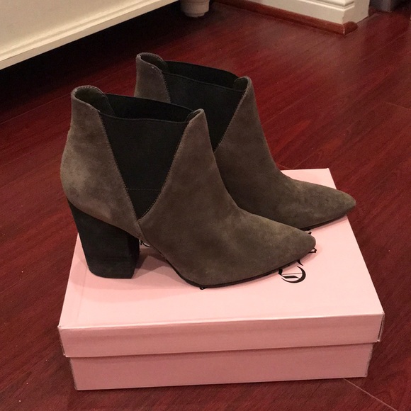 Crown Vintage Suede Ankle Booties 9.5M Gray/Black - Picture 2 of 8